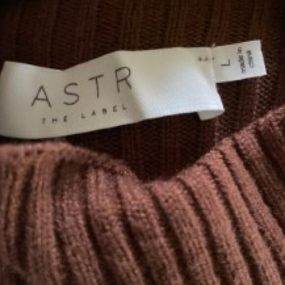 NWT ASTR The Label Abilene Sweater Dress in Nutmeg Large - Picture 3 of 5